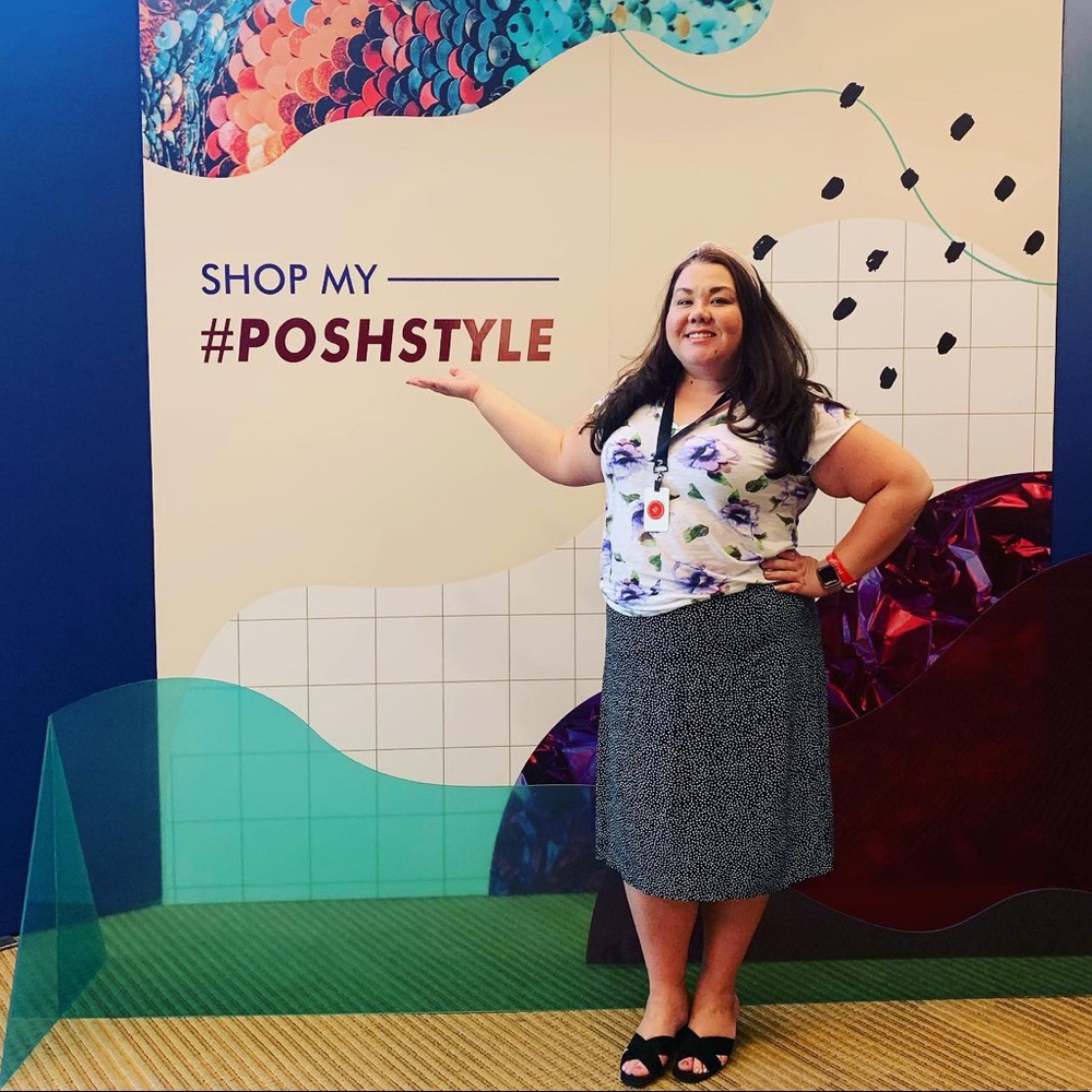 🧚🏻♀️Meet your Posher, Laura🧚🏻♀️ - Picture 7 of 8
